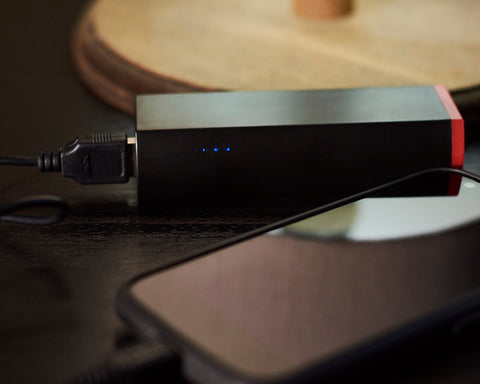 BATERÍA PORTÁTIL CON ADAPTADOR DE LUZ CAP 2200 mAh ORSON A2361