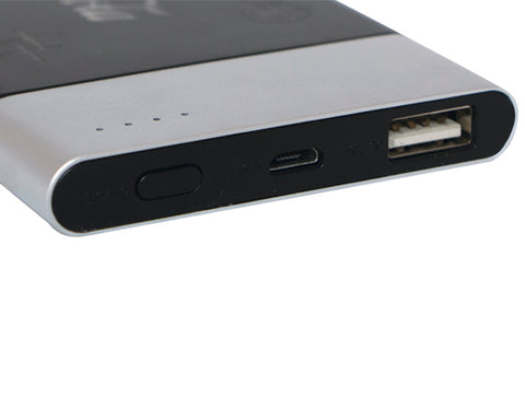BATERÍA PORTÁTIL CON LUZ CAP 4000 mAh POTENZ A2493
