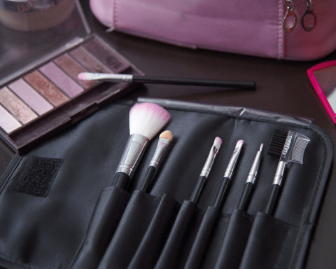 ESTUCHE DE BROCHAS PARA MAQUILLAJE EMMA A2730