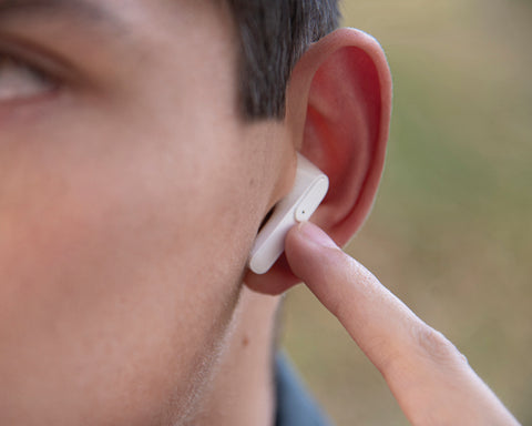 AUDÍFONOS BLUETOOTH MANOS LIBRES CON ESTUCHE DE CARGA AVICII A2821