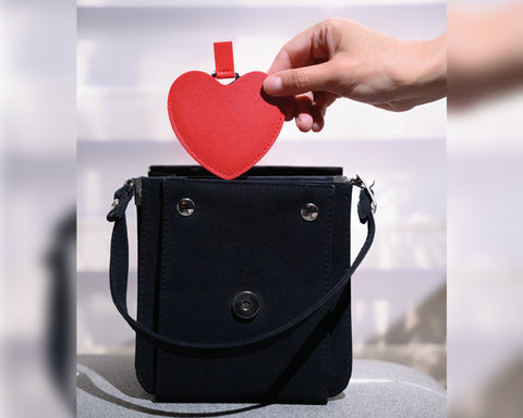ESPEJO DE ACERO INOXIDABLE CON ESTUCHE EN FORMA DE CORAZÓN MINNIE A3085